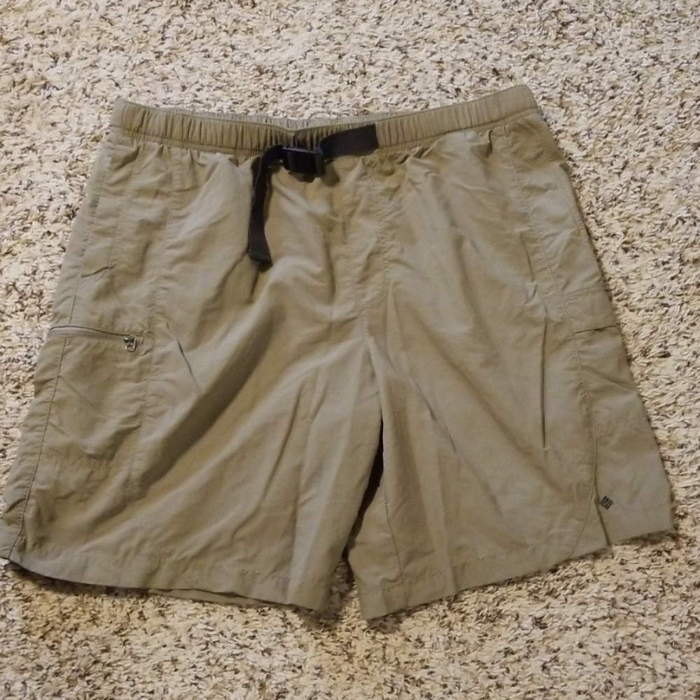 LIKE NEW Columbia OmniShade Outdoor Shorts/XL